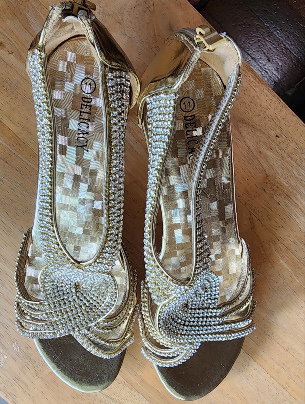 Delicacy Gold Embellished Rhinestone Women's Kitten Heels NWOT Size 11